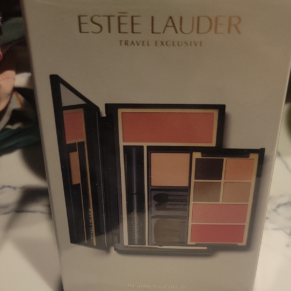Estee Lauder Blush Palette - Vibrant Coral and Soft Nude